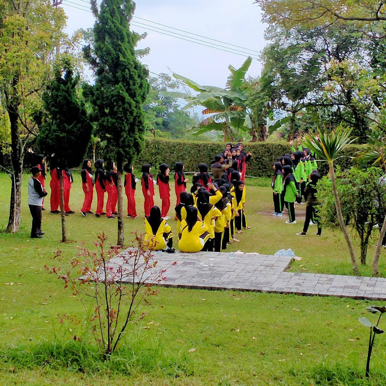 Mempererat Ikatan Keluarga Melalui Kegiatan Family Gathering di Puri Gendis Pacet